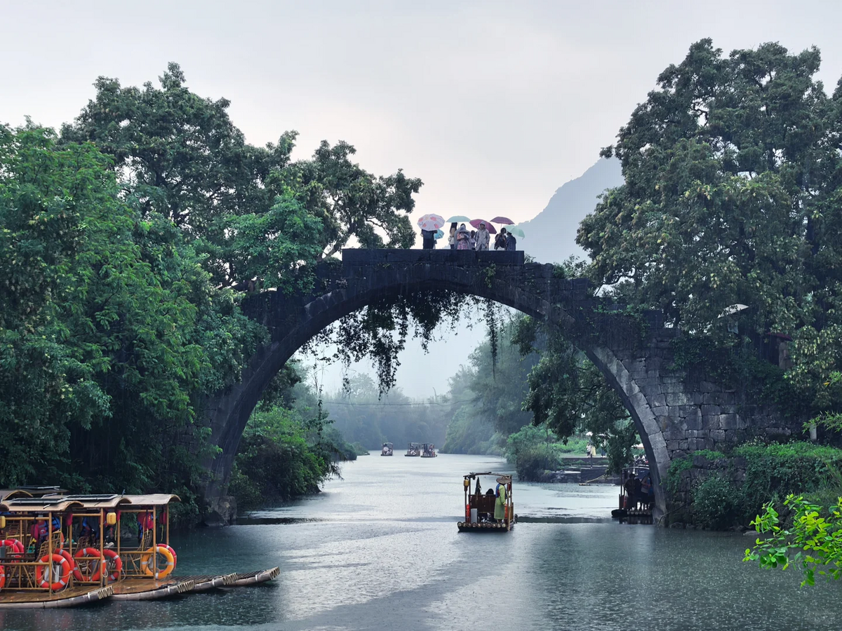 Fuli Bridge on a rainy day